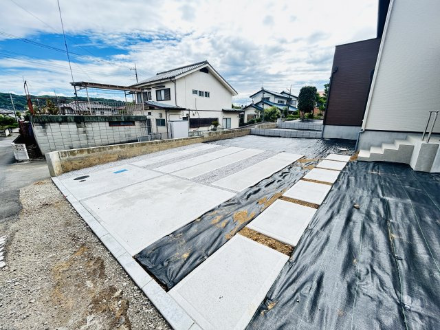 新築　高崎市剣崎町6期　2号棟の駐車場|現地写真　駐車スペースは並列3台分可能です！
