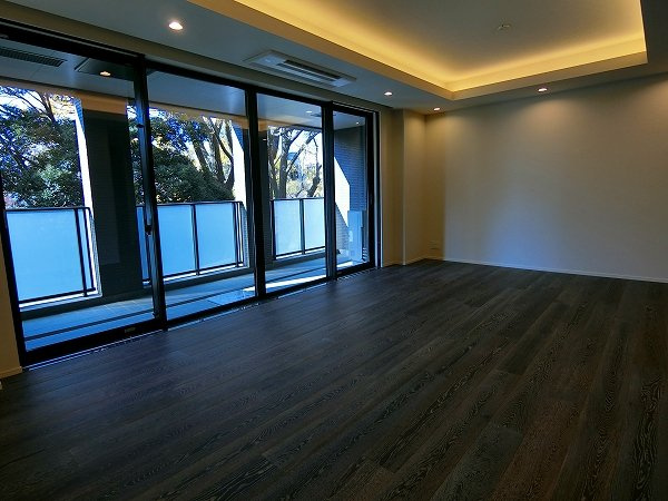 港区三田２丁目の賃貸マンションの居間・リビング