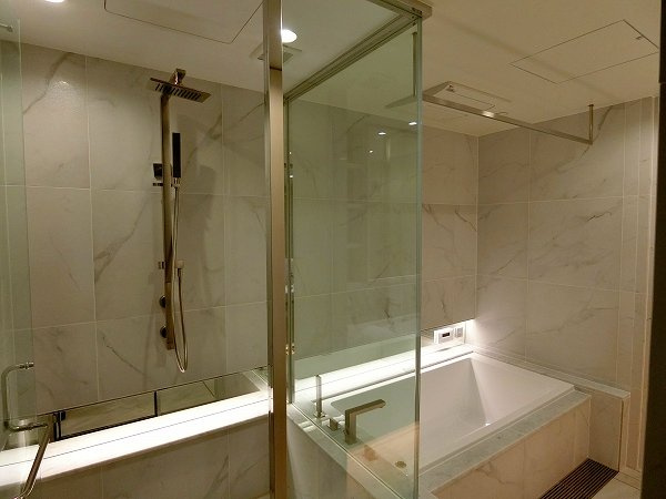 港区三田２丁目の賃貸マンションの浴室