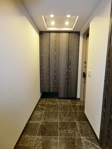 港区三田２丁目の賃貸マンションの玄関