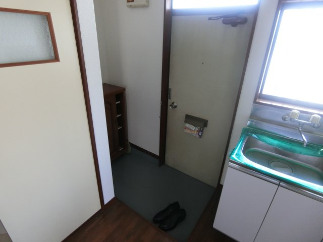 ハイツイシハラの玄関