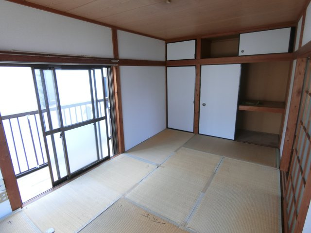 ハイツイシハラの居間・リビング