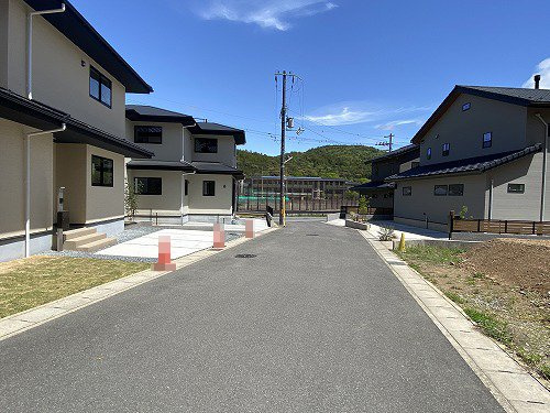 岩倉幡枝町 土地(3号地)の前面道路含む現地写真