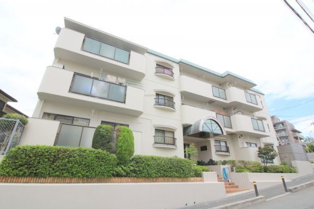 グリーンエクセル刀根山の外観