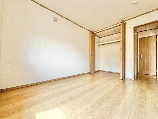 中央区北島町の洋室|2階洋室。子供部屋、書斎、寝室など用途は様々です。