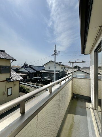 中央区北島町のバルコニー|バルコニーからは自宅庭含め、落ち着いた景色が広がっています