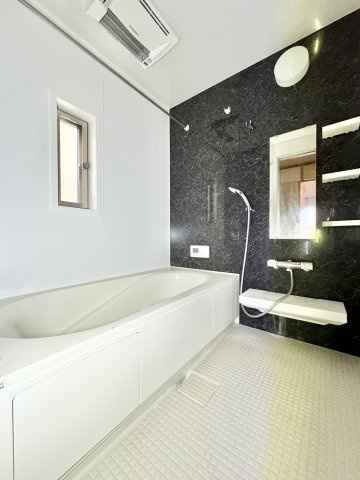 中央区北島町の浴室|広々空間でゆったり1日の疲れを癒やしてくれる浴室。