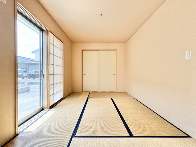 中央区北島町の和室|リビングと繋がる和室。ほっと心が安らぐ場所になります。