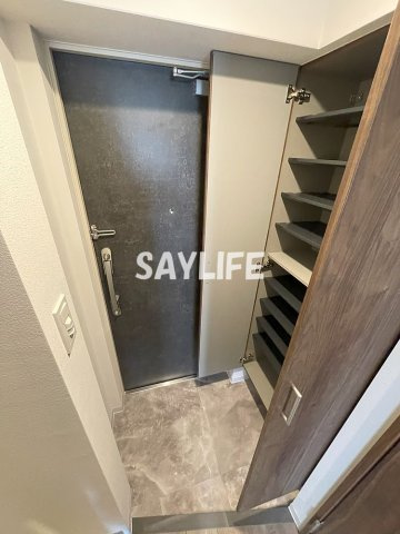 AELL OSAKA EASTの玄関