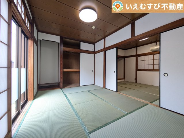 熊谷市本石　中古戸建の和室|便利な離れの和室
和室が独立しているので来客時などに便利！個室でゆっくりくつろぐのも良さそう♪