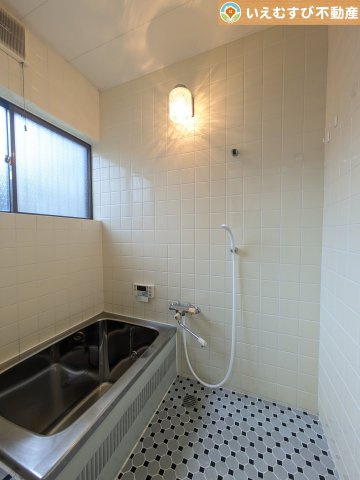 熊谷市本石　中古戸建の浴室|ナチュラルな色合いで落ち着いた空間
優しい色合いでくつろぎの浴室。ゆっくり過ごしながら疲れを取りましょう♪