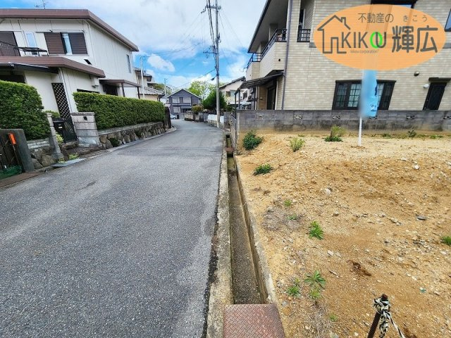 加古川市山手2丁目　土地の前面道路含む現地写真