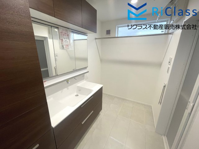 新築戸建　神戸市兵庫区吉田町1丁目の独立洗面台|ランドリースペースあります