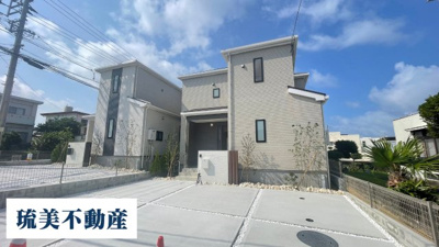 【外観】 | 読谷村宇座Ⅱ（全2棟）ラスト1号棟 | 1号棟　並列駐車3台可♪広々お庭付き♪