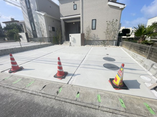 【駐車場】 | 1号棟　並列駐車3台可♪