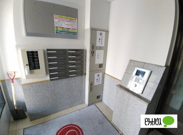 シャルールのロビー