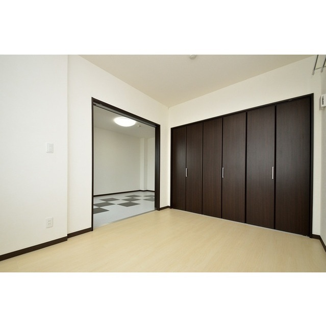 シャルールの洋室