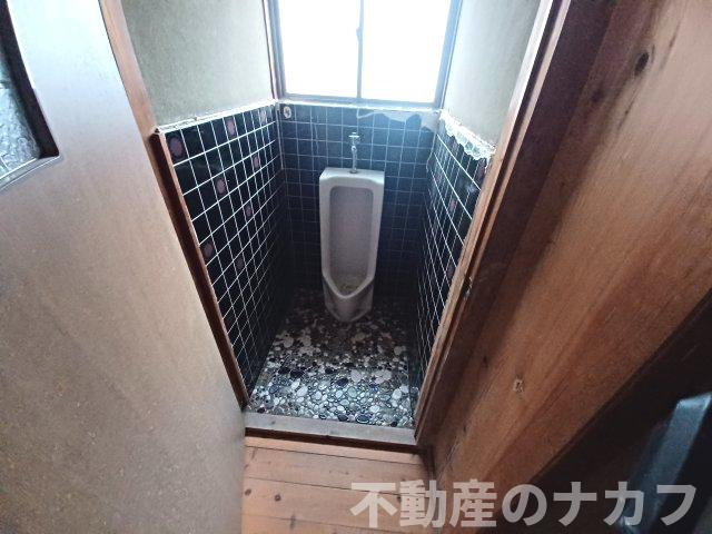 宇城市小川町新田出の中古一戸建のトイレ|男子用トイレ