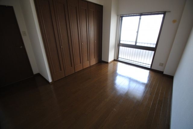 久留米市津福本町の賃貸マンションの洋室