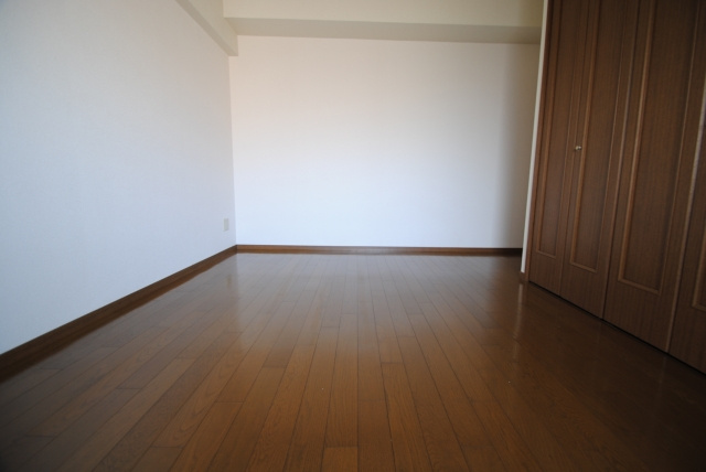 久留米市津福本町の賃貸マンションの洋室