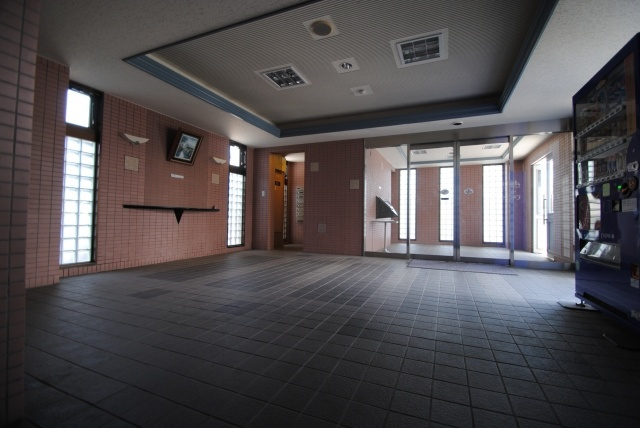 久留米市津福本町の賃貸マンションのエントランス