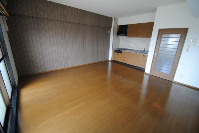 久留米市津福本町の賃貸マンションの居間・リビング