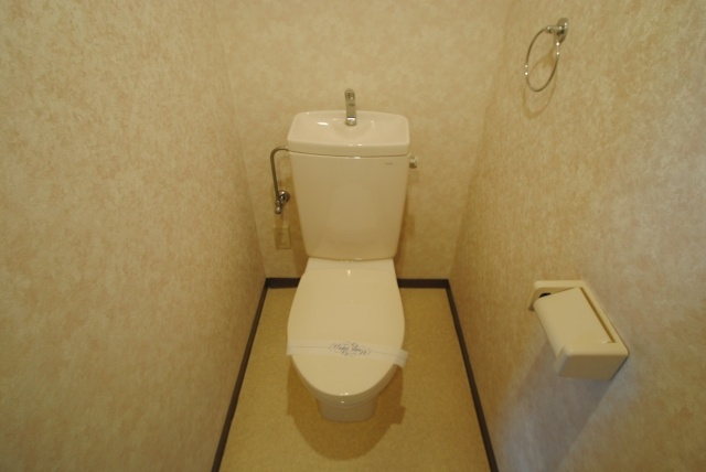 久留米市津福本町の賃貸マンションのトイレ