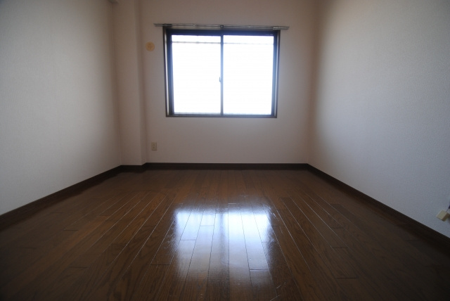 久留米市津福本町の賃貸マンションの洋室