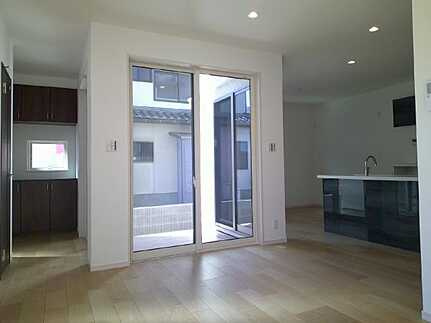 安芸郡府中町本町２丁目の居間・リビング