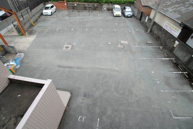 イーストハイツ高崎の駐車場