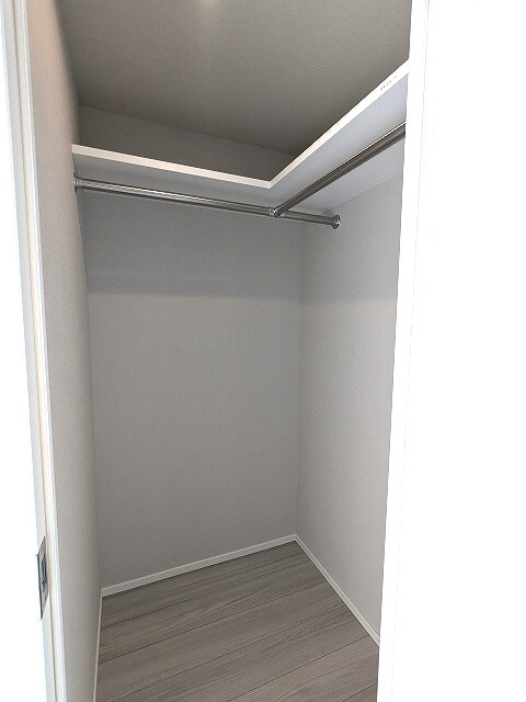 Opus Residence上野元浅草の収納|6帖洋室のウォークインクローゼット