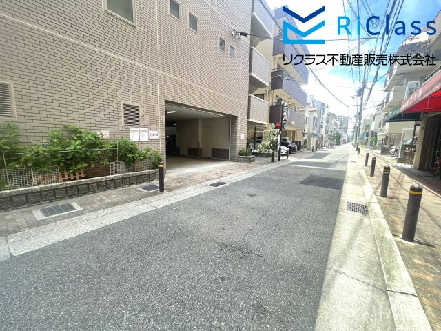 グランメゾン神戸の周辺|マンション前の道路です
