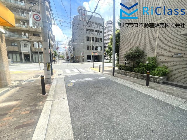 グランメゾン神戸の周辺|マンション前の道路です