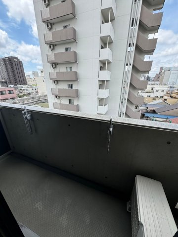 スクエア・アパートメント　名古屋市賃貸　仲介手数料無料のバルコニー|同物件別部屋