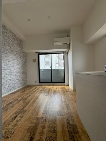 スクエア・アパートメント　名古屋市賃貸　仲介手数料無料の居間・リビング|同物件別部屋