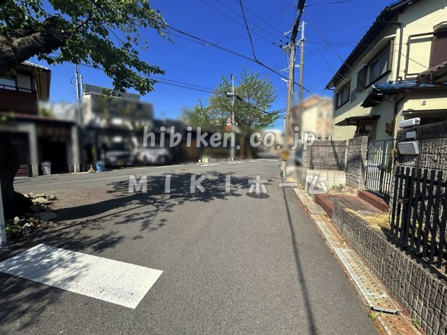 箕面市半町１丁目　土地の前面道路含む現地写真