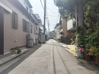 【前面道路含む現地写真】 | 世田谷区上馬2丁目 | すっきとした街並みが好印象。スーパーや商店街もお近くで利便性も良い立地条件です♪
