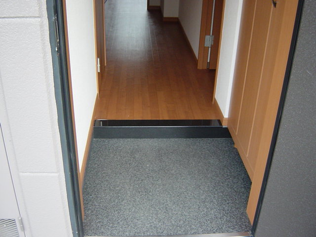 玄関 