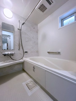 【浴室】 | 杉並区下井草三丁目戸建 | コンパクトで使いやすいお風呂です