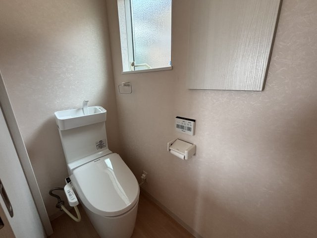 高知市瀬戸南町　中古一戸建のトイレ|２階にもトイレがあり、朝の混雑時にも安心♪ファミリー世帯には嬉しい、スムーズな朝の動線。