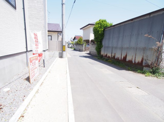 【前面道路含む現地写真】