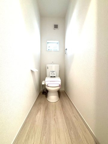 北葛飾郡松伏町　ゆめみ野東3丁目　新築戸建　全1棟のトイレ|ゆったりとした空間のトイレです