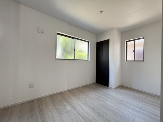 北葛飾郡松伏町　ゆめみ野東3丁目　新築戸建　全1棟の洋室|広々とした洋室です