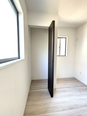 北葛飾郡松伏町　ゆめみ野東3丁目　新築戸建　全1棟の洋室|個人の部屋や寝室として使える洋室です