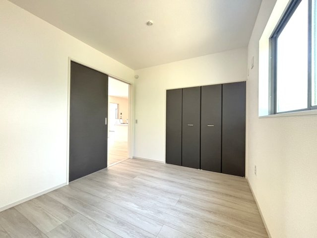 北葛飾郡松伏町　ゆめみ野東3丁目　新築戸建　全1棟の洋室|個人の部屋や寝室として使える洋室です