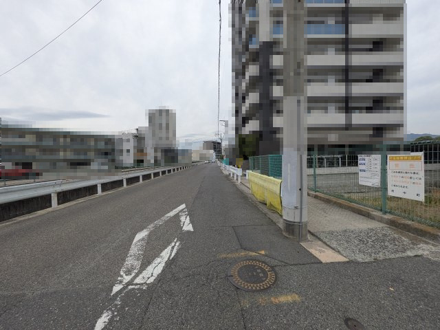 【前面道路含む現地写真】