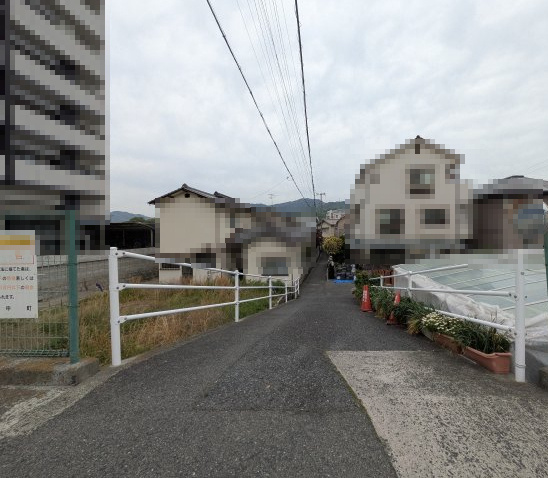 【前面道路含む現地写真】