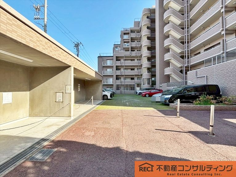 クレアガーデン甲南山手の駐車場