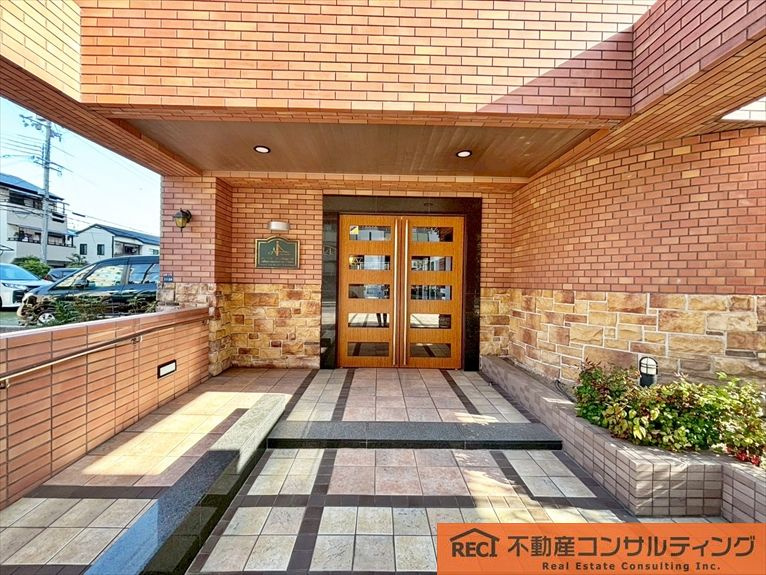 クレアガーデン甲南山手のエントランス