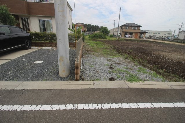 小山市粟宮　全3区画の外観|分譲地北西側との境界部分（2025年6月撮影）